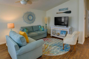 Cozy Jensen Beach Home Pool Access, Walk to Beach